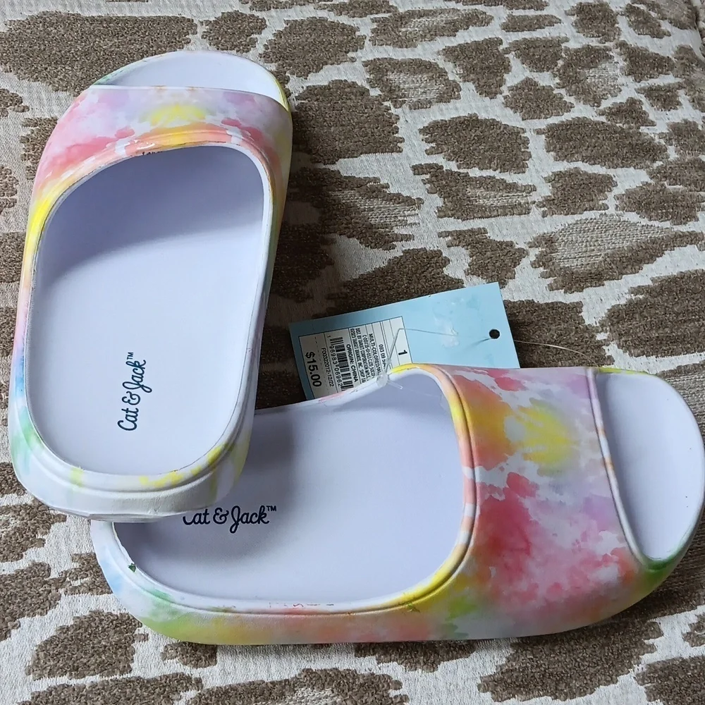NWOT Wilder Slip-On Slides 